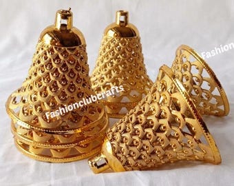 10 Stück Lot 2,5 Zoll Goldene Glocke Weihnachtsbaum Dekoration Bastelmaterial Kunststoff Glocke mit Schönen Design Indische Hochzeitsdekoration