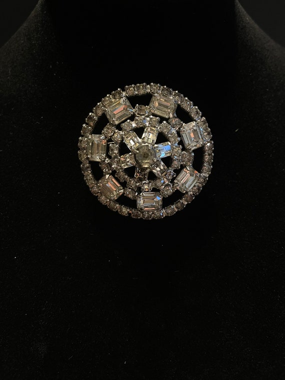 1930/1940 Austrian Crystal Art Deco Style Brooch - image 3