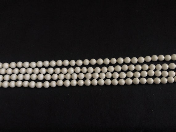 Vintage 4-Strand White Plastic Beaded Necklace - image 3