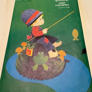 1970&#39;s Hallmark &quot;Sandy&quot; Tablecloth and Centerpiece