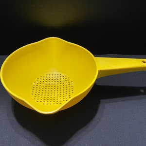 Vintage Tupperware Strainer with Handle