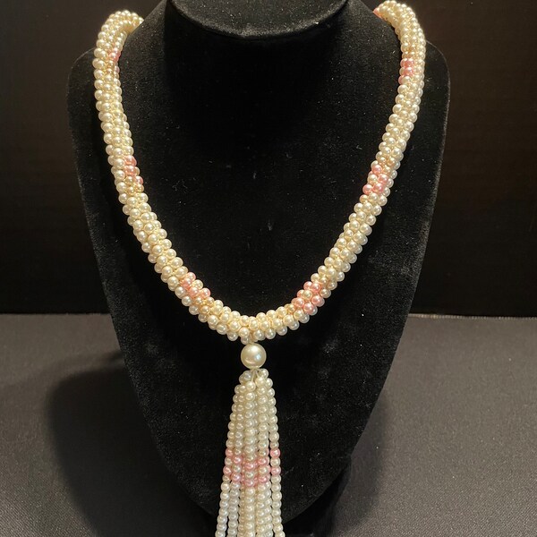 1940-1960 Spool Knitted Faux Pink & Champagne Pearl Lariat Style Necklace