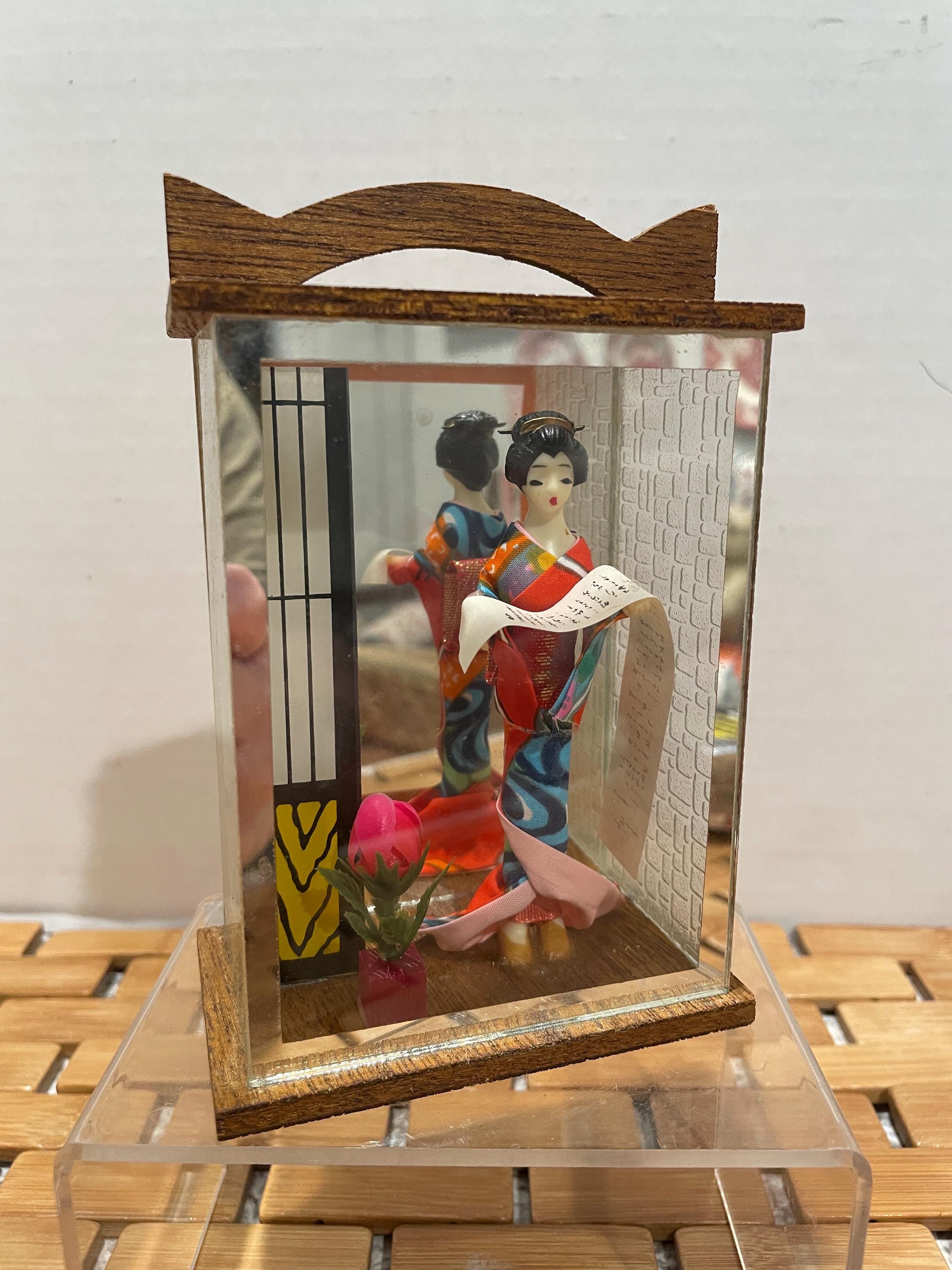 Vintage Japanese Geisha Girl in Mirrored Glass and Wood Display Box