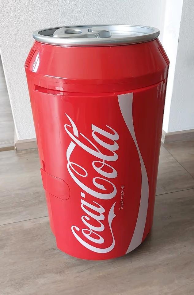 Coca-Cola Mini Kühlschrank | Can Fridge | Getränkekühler Dosenform | Retro Design