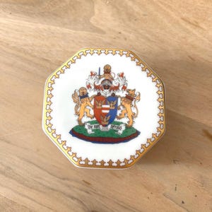 Oficina Real Porcelain Trinket Pot: Portuguese Coat of Arms Decor
