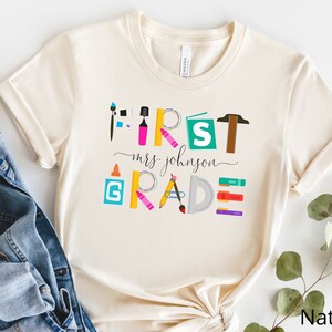 小学1年生用パーソナライズTシャツ/小学1年生用先生用シャツ/先生へのギフト/新学期用シャツ/新学期用シャツ/小学生用Tシャツ