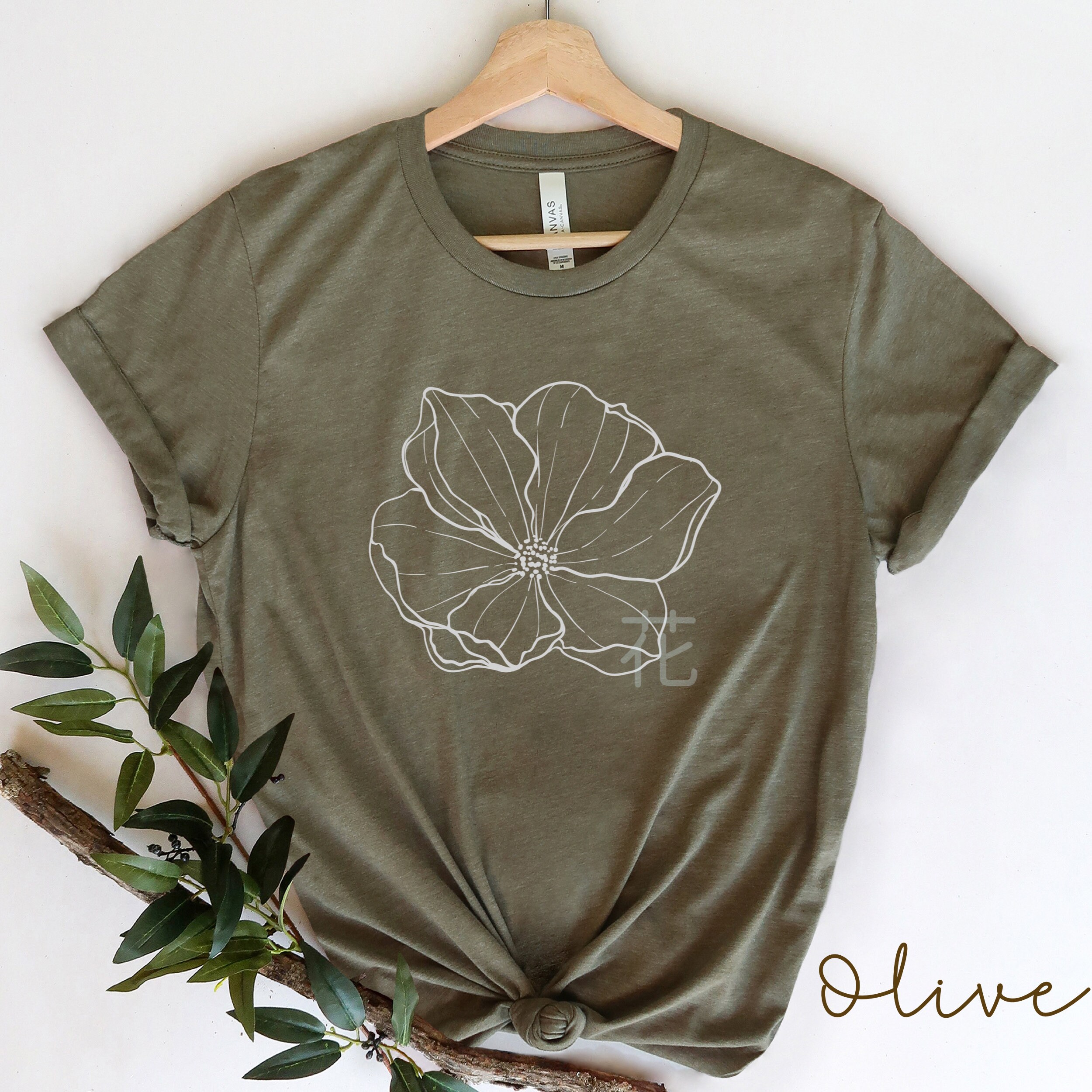 セール(SALE)開催中！ファッション通販 Women's Flower T-shirts Flowers/japanese/botanical Shirt トップス