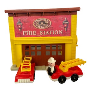 Vintage Fisher Price Red Fire Station Little People Fire