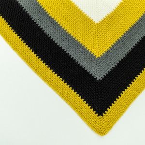 Bee Square Infinity Moss Square Crochet Blanket