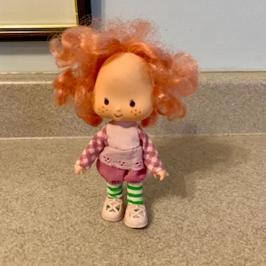 1980&#39;s Vintage Strawberry Shortcake Friend Raspberry Tart Doll by American Greetings