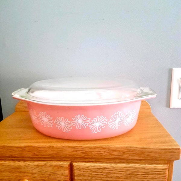 Rare Vintage Pyrex PINK DAISY Oval 045 Casserole Dish with Glass Lid Mid Century Retro Dinner Ware White Floral on Pink