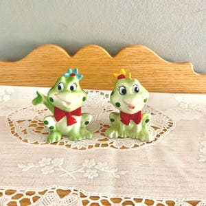 Vintage Kitschy Frog Salt and Pepper Shakers Japan