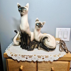 Vintage 1950's Siamese Cats TV Lamp