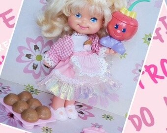 Poupée Cherry Merry Muffin avec Cherry Sweet, des muffins et un peigne par Mattel, jouet vintage