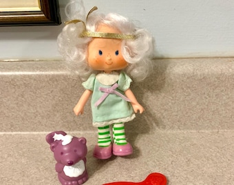 1980&#39;s Strawberry Shortcake Friend Angel Cake with Souffle Pet Skunk