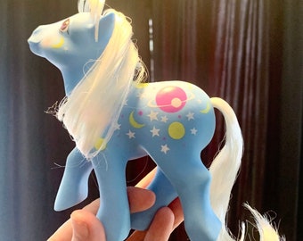 ZELDZAAM My Little Pony Night Glider Tweede Hasbro G1 MLP tweemaal als Fancy Space Planets Stars