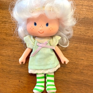 1980&#39;s Strawberry Shortcake Friend Angel Cake Doll Collectible
