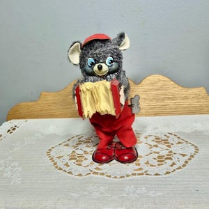 Rare 1950&#39;s Bear Playing Accordion Mechanical Wind Up Tin Toy