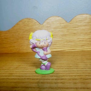 1980&#39;s Strawberry Shortcake Angel cake on telephone American Greetings PVC Collectible