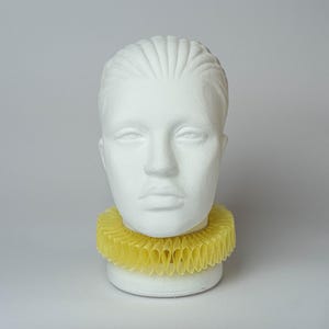 Yellow Transparent Elizabethan Ruff Collar – Tudor Style Lace Gorguera – Renaissance-Inspired Fraise