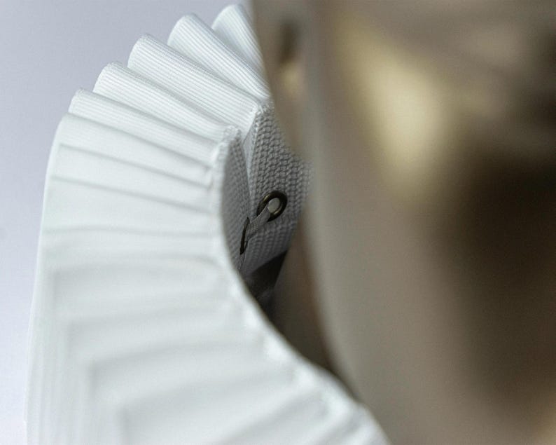 Baroque ruff with matching cuffs – White costume collar – Historical fashion for cosplay or parties - Ribbon neckpiece image 7