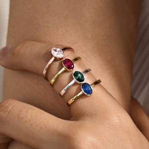 Custom Oval Birthstone Ring, Personalized Ring, Dainty Birthstone Stacking Ring, Family Birthstone Ring, Mother&#39;s Day Gift, Best Friend Gift
