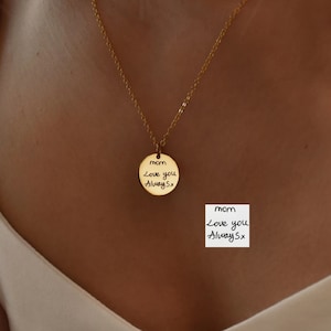 Colar de disco de assinatura de caligrafia, joia memorial personalizada, caligrafia infantil real, presente sentimental, presente para ela, presente de dia das mães