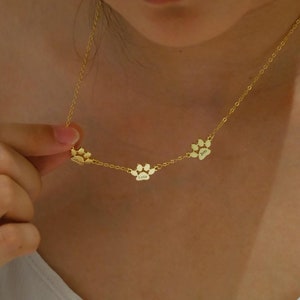 Engraved Paw Print Name Necklace, Personalized Tiny Dog Paw Necklace, Pet Memorial Jewelry,Gift For Dog Mom,Unique Pet Keepsake,Gift for Her
