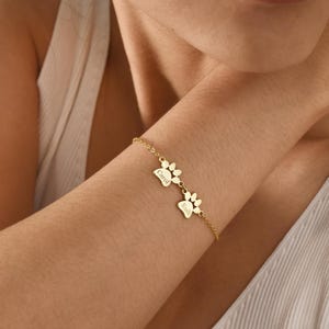 Bracelet nom d&#39;animal de compagnie, bracelet personnalisé de pattes de chien, bracelet nom avec empreintes de pattes, bracelet patte minimaliste, bijoux pour animaux de compagnie, cadeau pour amoureux des animaux de compagnie