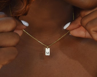 Sierlijke eerste tag-ketting, gegraveerde staafketting, gepersonaliseerde briefhangerketting, cadeau bruidsmeisje, kettingen voor vrouwen, cadeau voor moeder