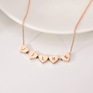Collar inicial de corazones, collar de carta personalizado, collar de enlace, regalo de dama de honor, regalo de cumpleaños, pequeño encanto, regalo para mamá, collar delicado