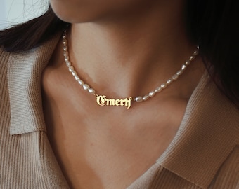 Collier de nom de perle personnalisé, collier de perles de nom gothique, bijoux de nom personnalisés, collier de perles pour maman, cadeau personnalisé pour elle