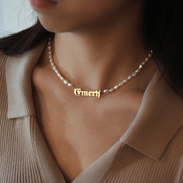 Collar de nombre de perla personalizado, collar de perlas de nombre gótico, joyería de nombre personalizado, collar de perlas para mamá, regalo personalizado para ella