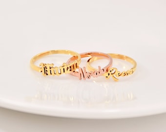 Sierlijke naam ring, gepersonaliseerde ring, gepersonaliseerde naam ring, stapelbare naam ringen, aangepaste kleine magere ring, bruidsmeisjes geschenk, moeder ring