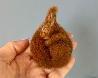 Needle Felted Sleeping Squirrel, Collectible miniature, Wool Woodland Animal, Vintage display
