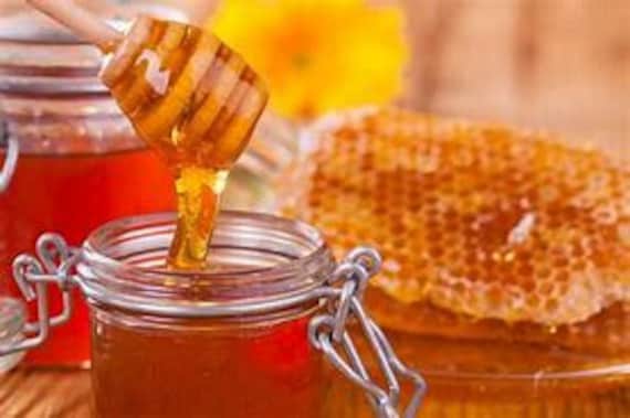 Raw honey with honey comb