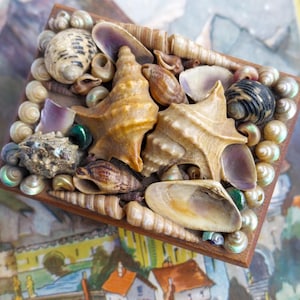 Vintage Seashell trinket box, Hand decorated treasure chest, Jewellery box, Retro Gift