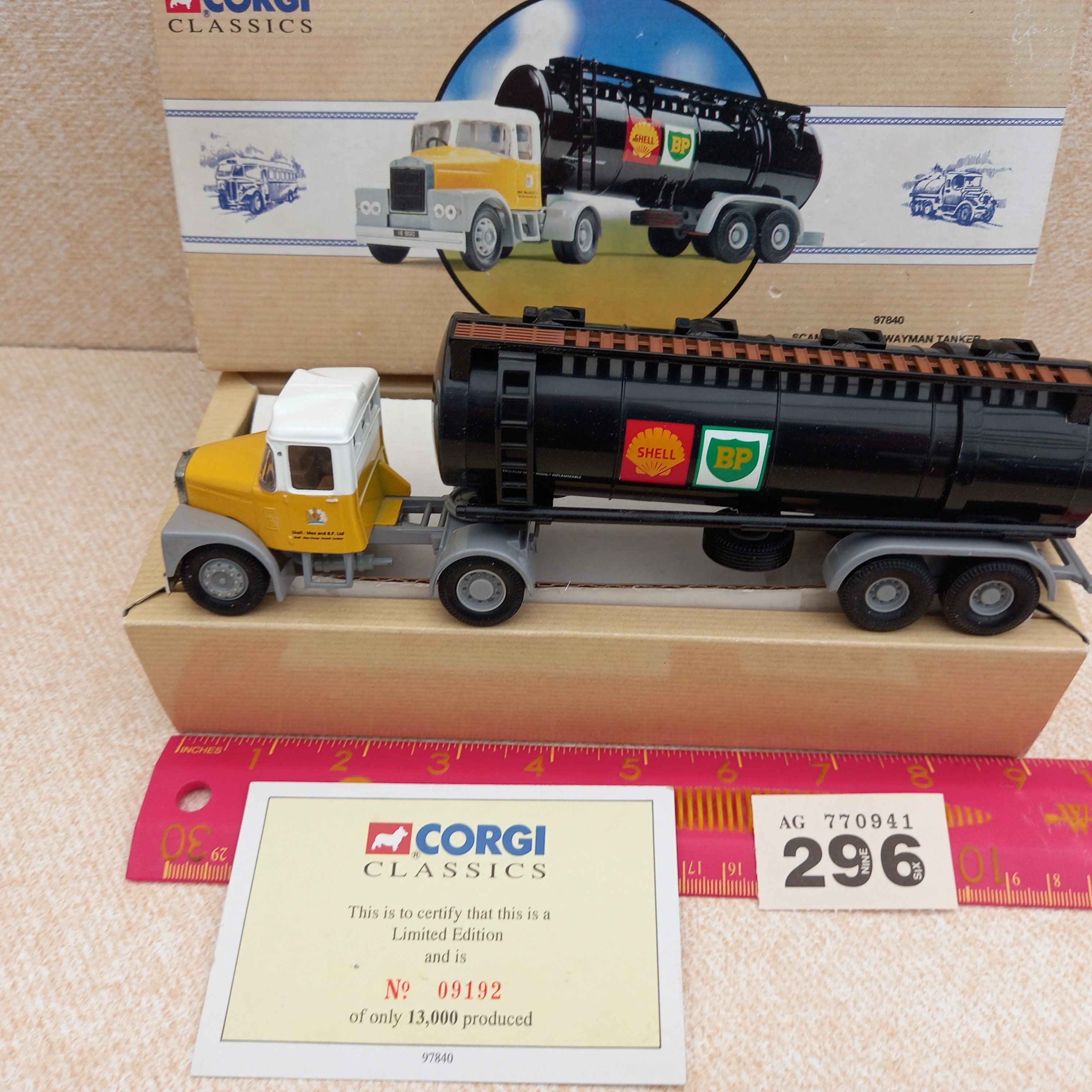 Corgi 1/50 SCALE SCAMMELL HIGHWAYMAN CRANE WITH FIGURES LIMITED EDITION 