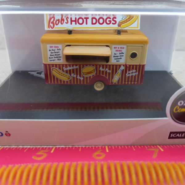 Oxford Commercials 1:76 scale 76TR001 Bob's hot dogs mobile trailer