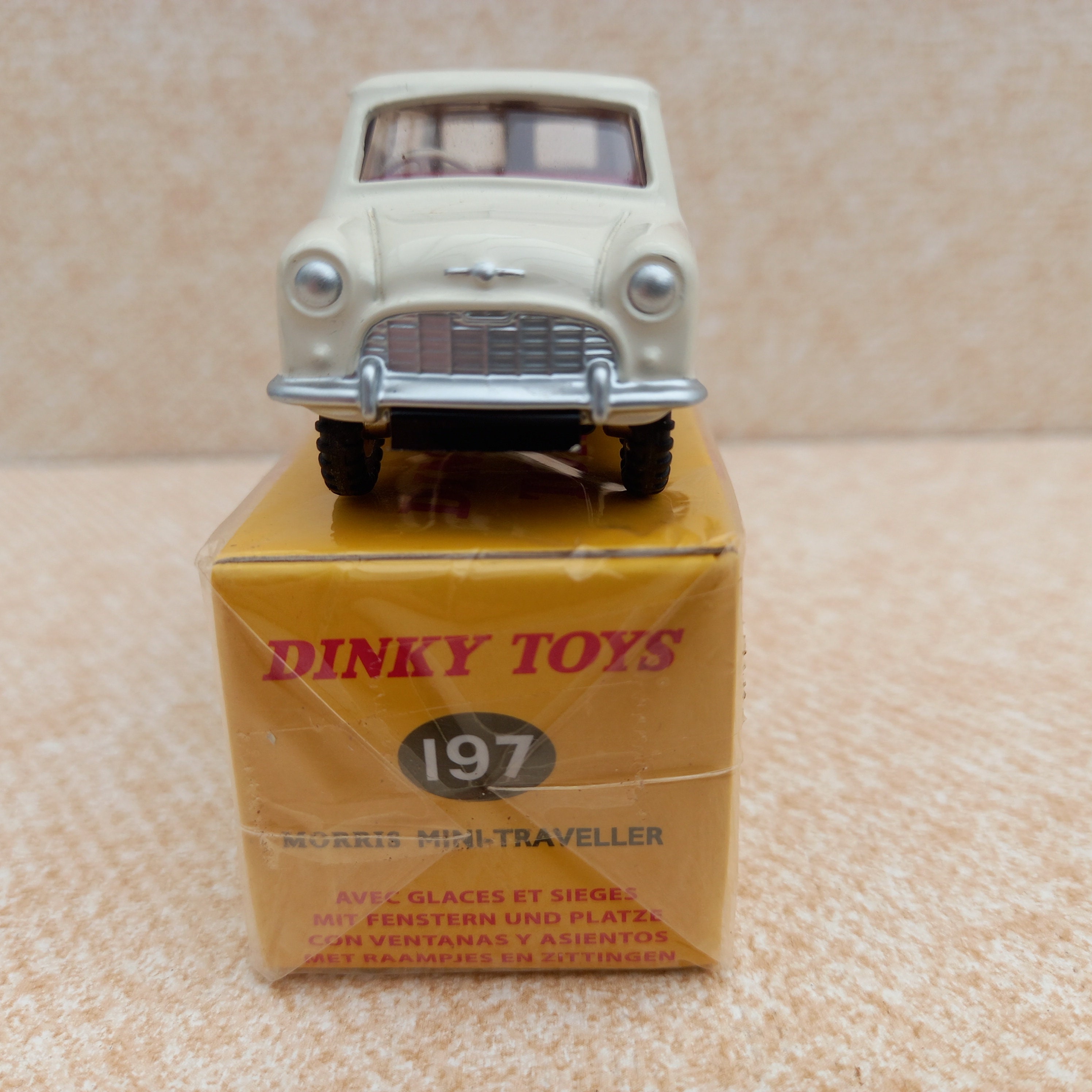Dinky De Agostini Mattel No.197 Morris Mini Traveller Finished in
