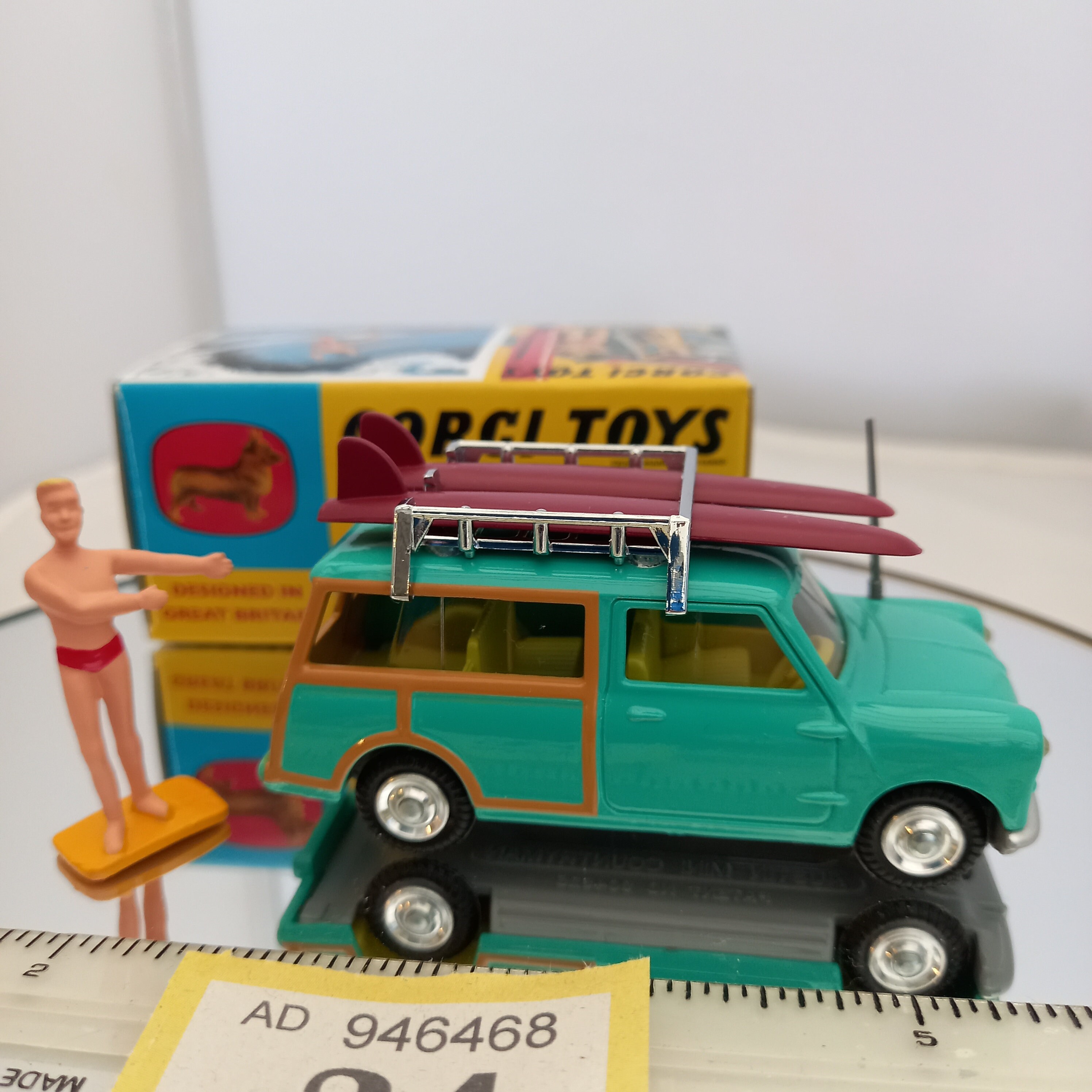 Corgi 485 Surfing With BMC Mini Countryman 1:43 Scale Boxed