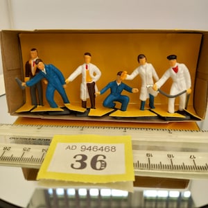 Corgi 1505 Garage Attendants for Corgi Kits 1:43 Scale Boxed as new