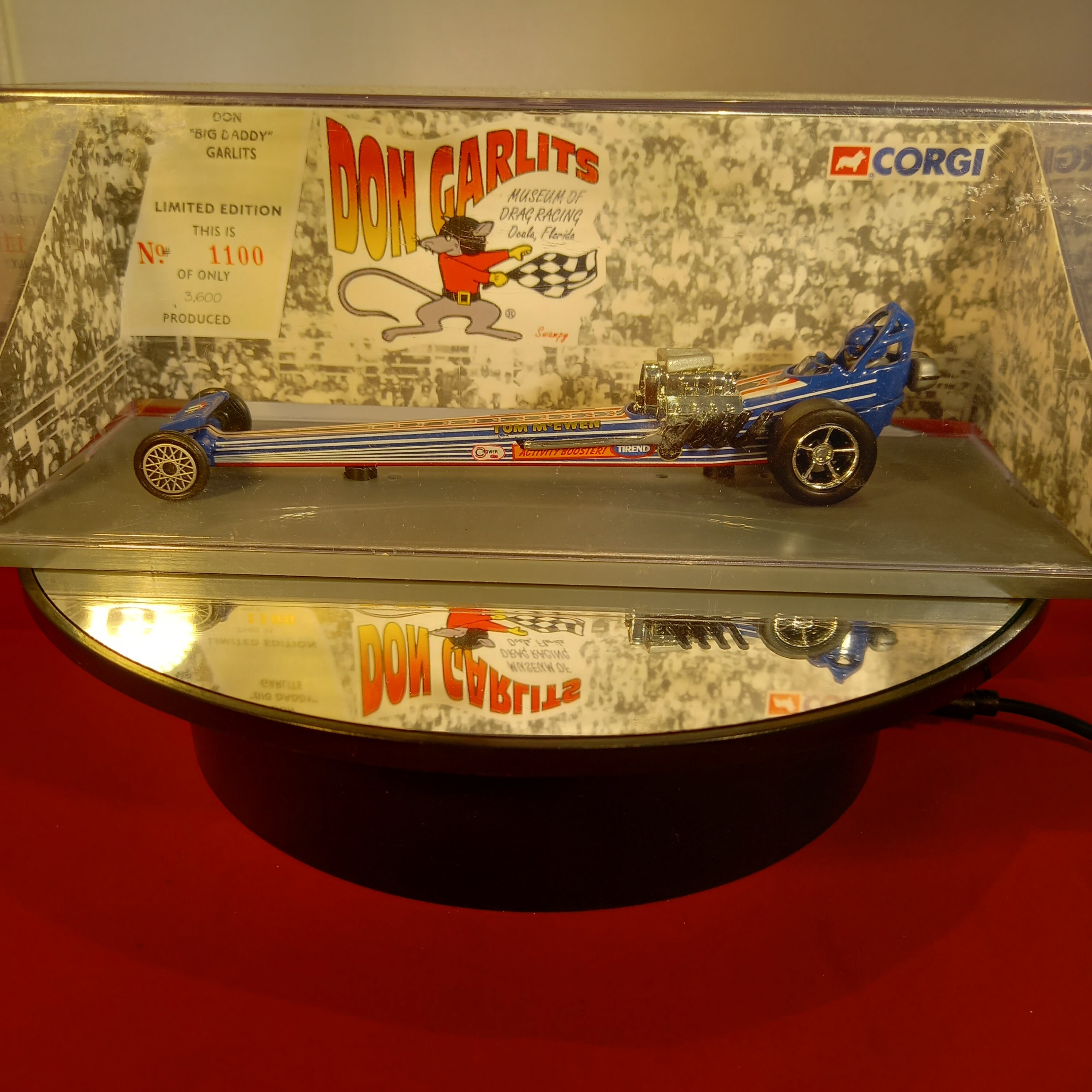 Corgi 38101 Tom Mc Ewen Vintage Slingshot Dragster Activity