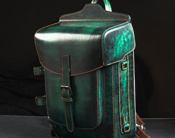 Mochila de cuero verde esmeralda, mochila de cuero curtido vegetal hecha a mano, bolso de cuero teñido a mano, mochila de viaje de estilo vintage, bolso artesanal.
