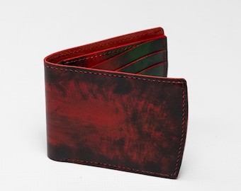 Cartera plegable de piel italiana teñida a mano, diseño minimalista y delgado, pátina verde burdeos.