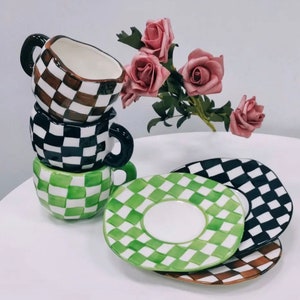 Tazza da caffè e piattino in ceramica coordinati