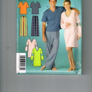Puede incluir: Un patrón de costura para un conjunto de pijama, que incluye una camisa de manga larga y pantalones para una persona. El patrón incluye una camisa a rayas rosa y blanca, una camisa verde con ribete azul y un pantalón a cuadros. El patrón está etiquetado como "Simplicity 4060" y "Es tan fácil".