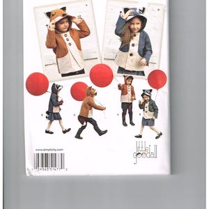 Puede incluir: Patrón de costura Simplicity número 1477A para chaquetas con capucha para niños. El patrón incluye cuatro diseños diferentes: un zorro, un mapache, un oso y un mapache con falda. El patrón es para las tallas 3-8.