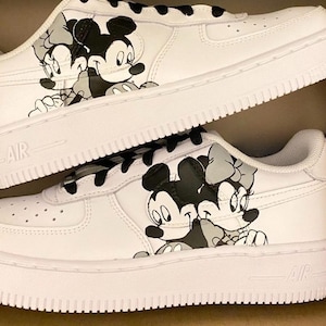 Custom Mickey and Minnie Mouse Hand Painted Shoes – Disney Couple Sneakers – Personalized Cartoon Art Footwear – Cute Gift for Disney Fans
