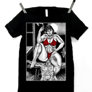 Namio Harukawa, mamá musculosa sentada en la cara